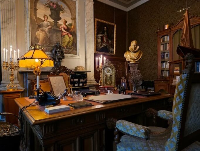 Vintage antiques buyers Royal Palm Beach South Florida. Updated 2025